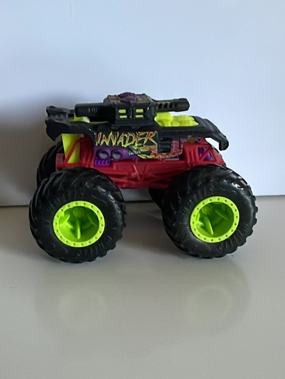*♪ Monster Jam Truck - Hot Wheels Invader - Scale 1:64 *♪